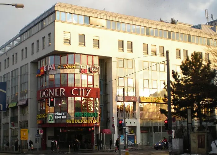 Vienna Shopping Center 12